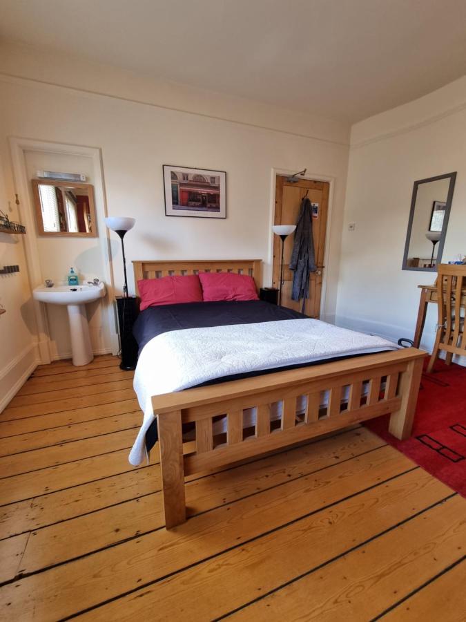 Alma House Bed And Breakfast Ньюбери Экстерьер фото